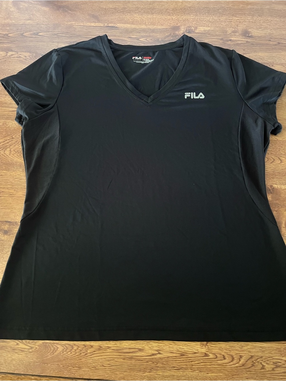 FILA Women’s Black V-Neck Performance Shirt Size XL